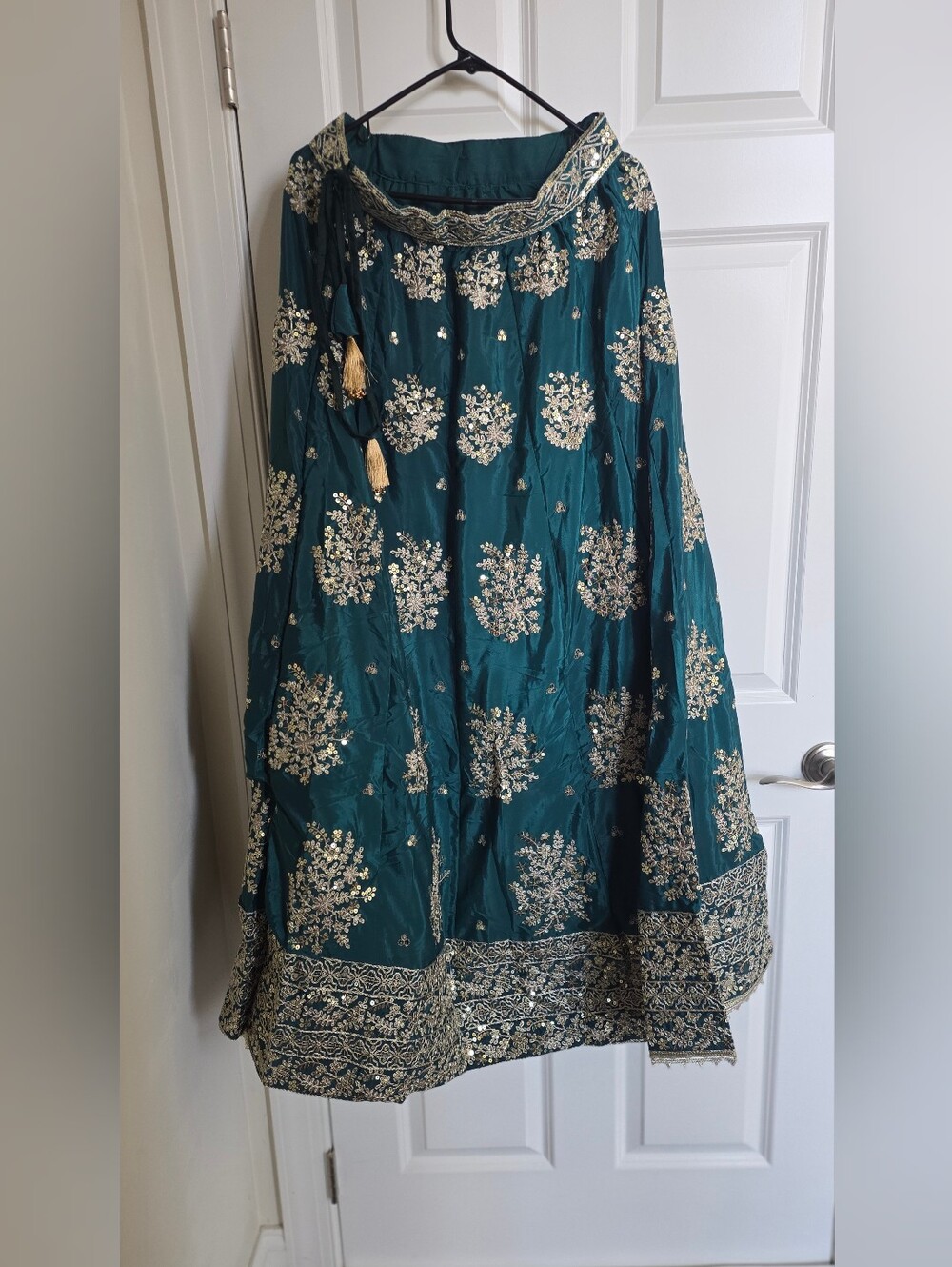 Gorgeous Sequin Zari green Lehenga Choli - Picture 4 of 14
